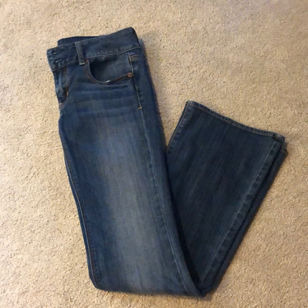 Size 2. American eagle artist jeans.